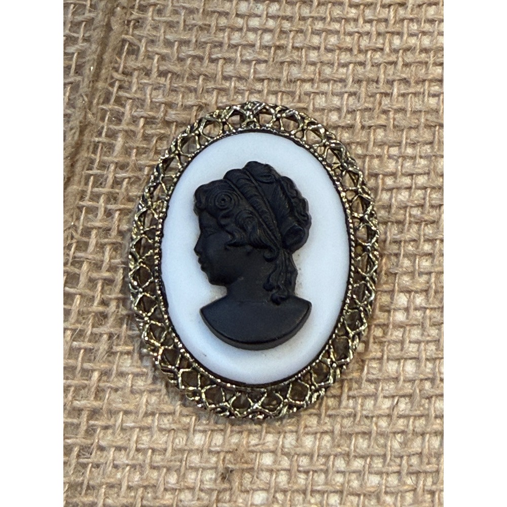 Vintage Black and White Cameo Brooch Gold Tone Filigree Oval Portrait Pin